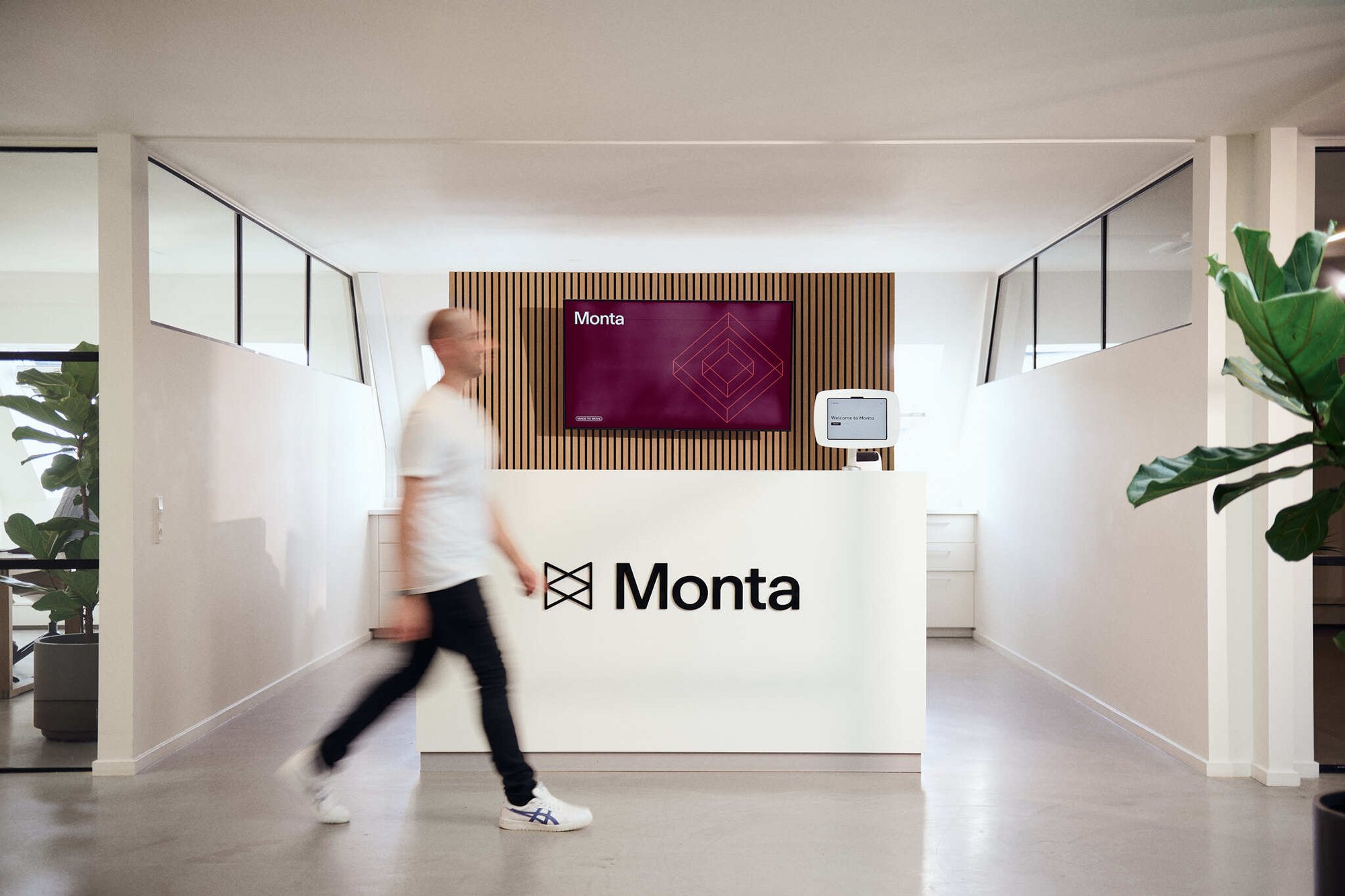 Monta-Brand9052